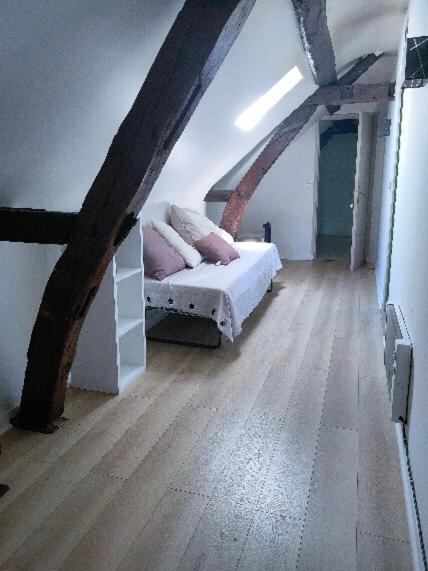 Chambres dans le gîte Rêves de Gamins, proche du pôle Européen et du circuit des 24h Sargé Les Le Mans Extérieur photo